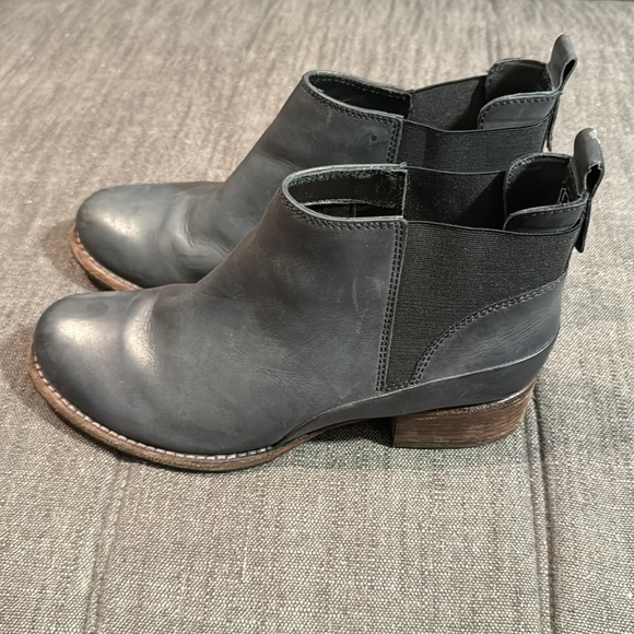 CLARKS Women’s Monica Blue Gray Leather Ankle Booties size 8 - Picture 3 of 10